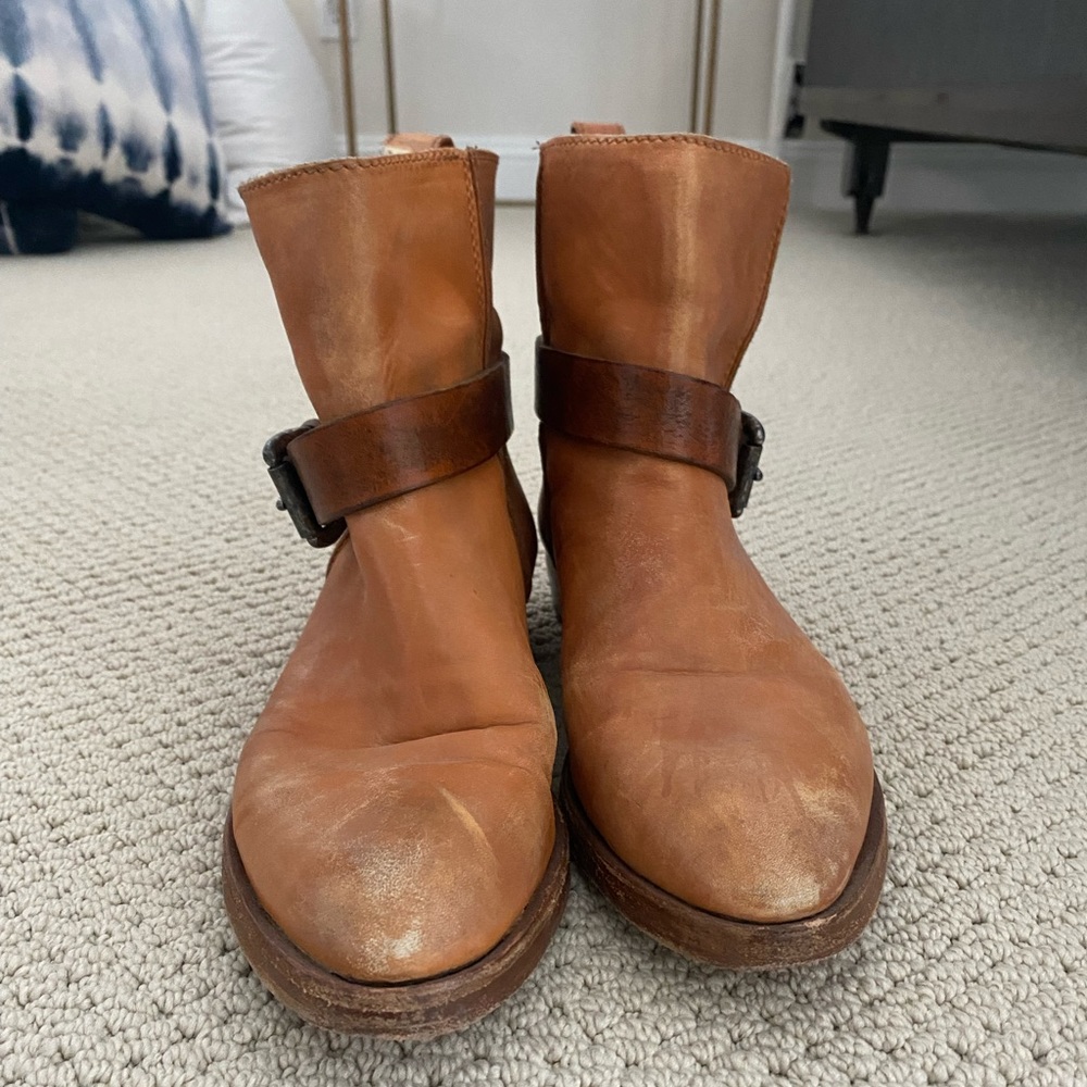 HTC Los Angeles, Size 41 Cognac Colored Boots, Good Condition